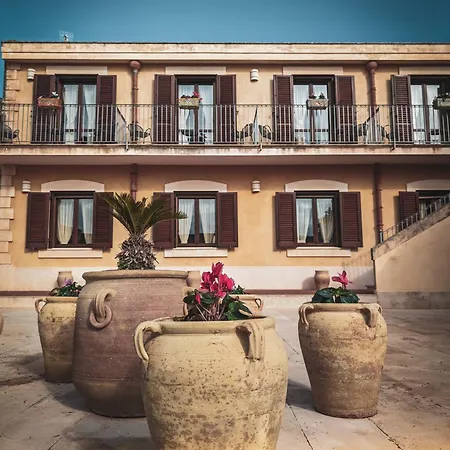 Отель La Corte Del Sole Lido di Noto